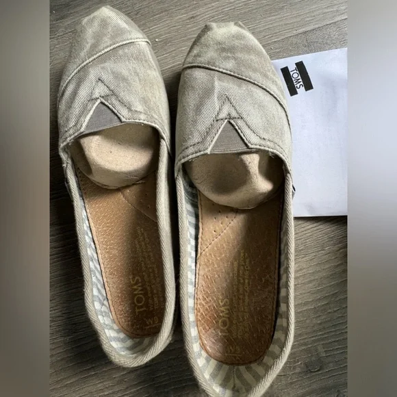 Tom classic flats in a stone washed twill color with original box & goodies - Picture 6 of 13